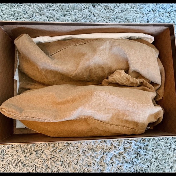 Vintage Authentic Gucci Sneakers (Box Included) - Picture 2 of 8